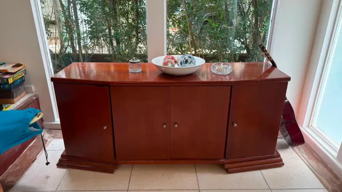 Buffet Aparador Clássico em Madeira - Excelente Estado e Muito Espaçoso