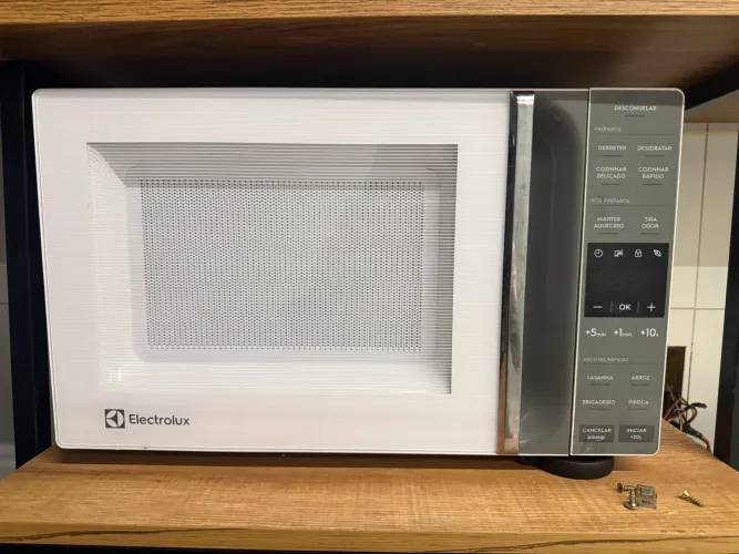 O Micro-ondas Electrolux 23L Efficient (Modelo ME23B)