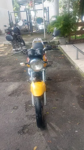 Moto Suzuki gsr2016