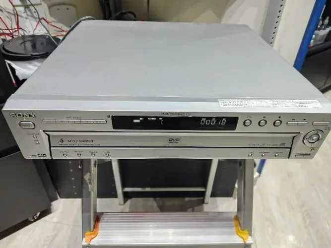 CD/DVD PLAYER SONY CARROUSEL DVP-NC600