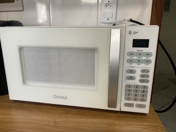 MICROONDAS 20L - PERFEITO ESTADO.