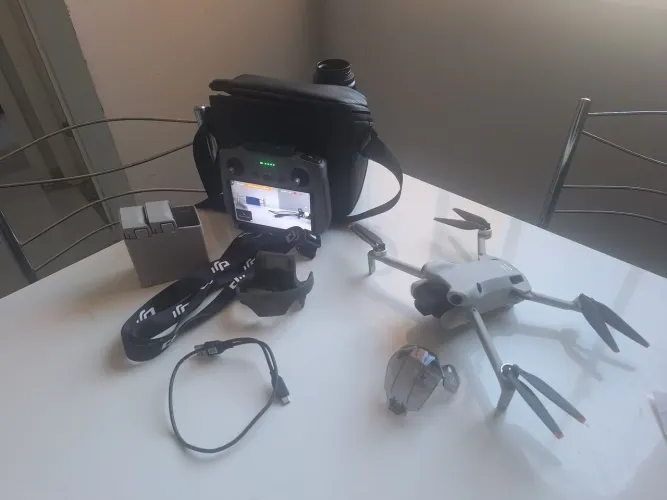 Vendo drone dji mini pro 4 fly more combo (com tela) br dji043