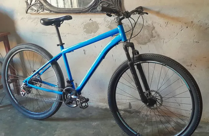 Vendo uma bicicleta aro 29 bem conservada usada.