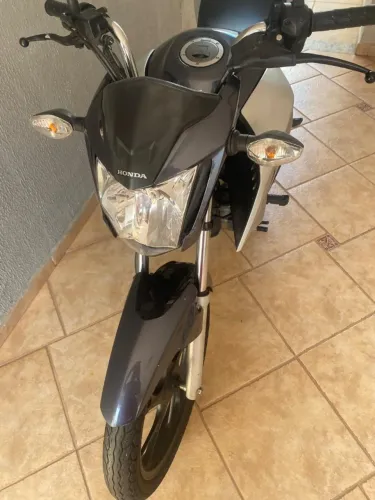 Honda CG 160 Titan Ano/Modelo: 2021/2022 Cor: Cinza