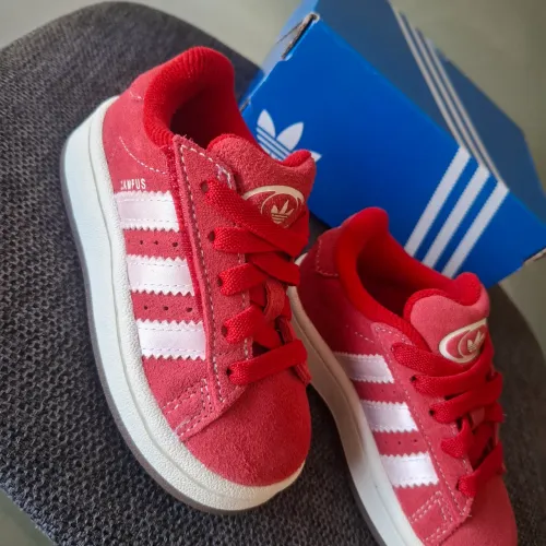 Tênis Adidas Campus infantil original vermelho, novo sem uso, tam equivalente ao 22 no Br.
