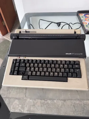 Máquina de escrever Olivetti
