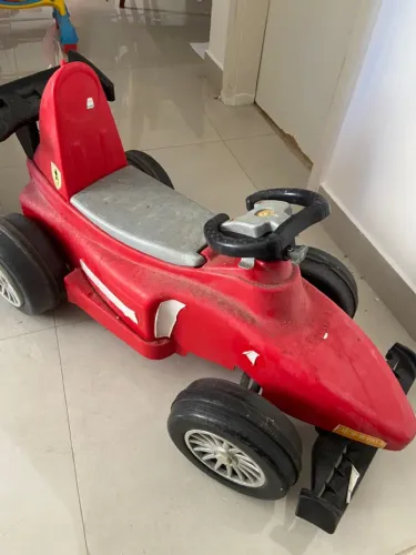 Carrinho bandeirantes Ferrari
