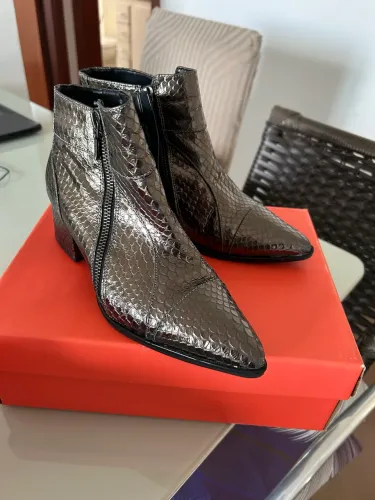 Bota Luiza Barcelos