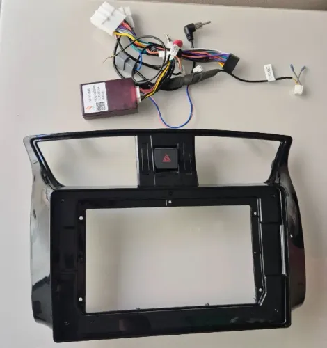 Moldura para multimídia 10pol + botão pisca adaptado + módulo canbus Sentra SL 2019