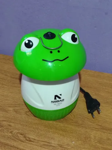 Sapo luminária mata insetos