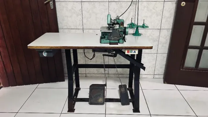 Máquina Overloque Industrial New Star GN1-6 Completa | Mesa + Motor | Aceito Cartão em até