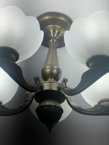 Lustre Clássico Colonial / Provençal de 5 braços cúpula de vidro