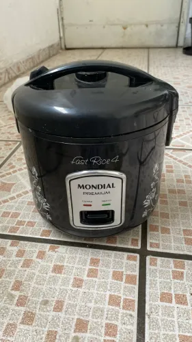 Panela de Arroz Mondial Fast Rice 4 Funcionando Normalmente