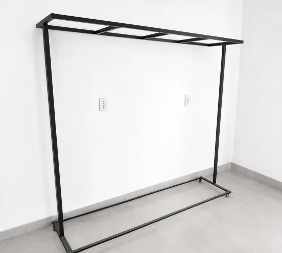 Arara para loja de roupas