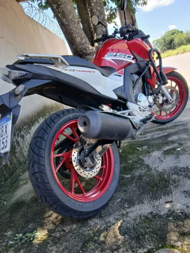 Vendo cb twister ano 2022 vermelho 