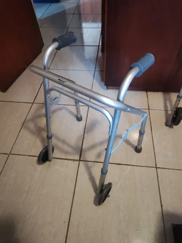 Andador triangular infantil Mercur