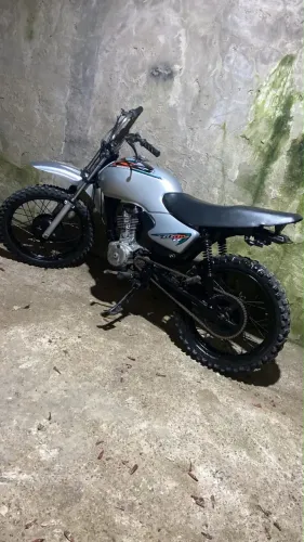 MOTO DE TRILHA