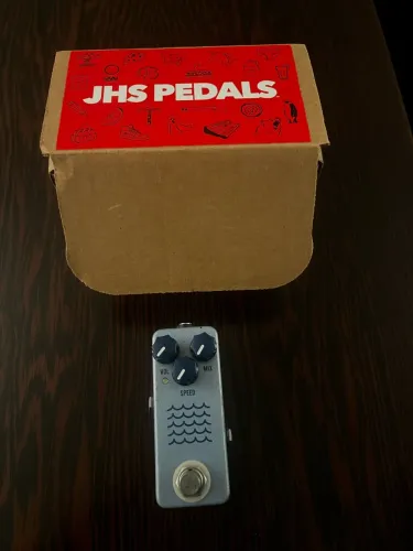JHS Tidewater ( tremolo / boost )