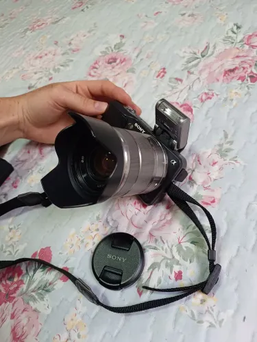 Câmera Fotográfica Sony NEX-3 Muito Conservada - Pronta para Usar!