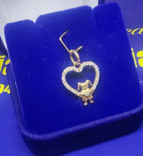 Pingente Menina Com Cabelo Chuquinha Coração Diamantes Peso 1.20 Gramas 16 mm Ouro 18 Kila