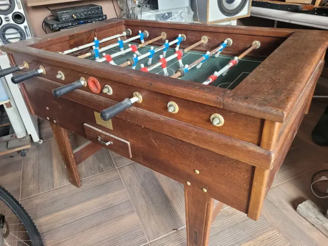 Vendo mesa de pebolim, portas e som