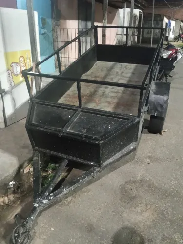 Carrocinha boa pra trabalhar grande com baú na frente