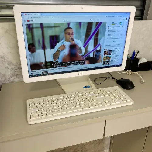 Computador All in One LG com teclado e mouse 