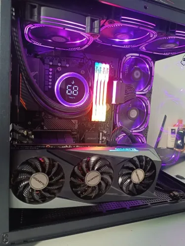 Placa de video Rx 7600 Gigabyte 3 fans