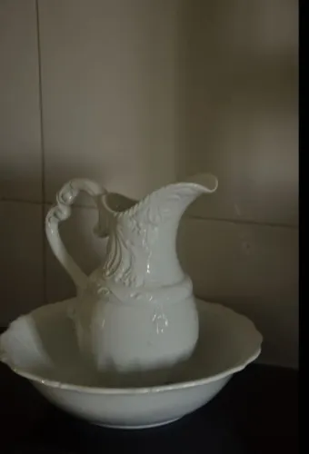 CONJUNTO DE GOMIL E BACIA SCHMIDT EM PORCELANA