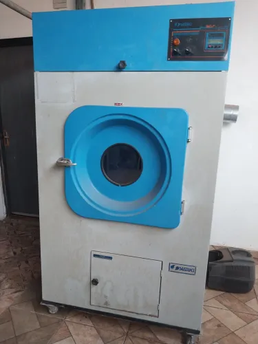 Vendo instalação de lavanderia comercial.