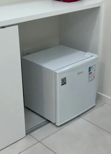 Frigobar bivolt midea
