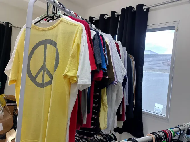 Roupas femininas e masculina 