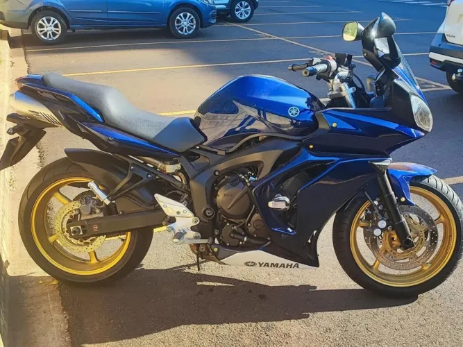 Moto muito nova e conservada