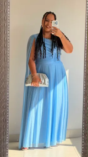 Vende-se vestido azul tifany com brilho lindo e confortável