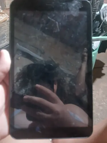 Tablet com a tela pra arrumar tirando isso está tudo funcionando entrada e todo resto