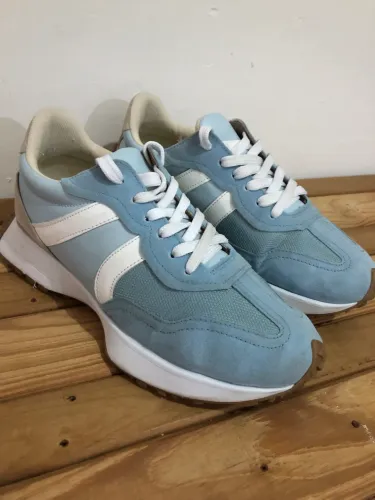 Título: Tênis Casual Azul Claro - Estilo Retrô Runner - Conservadíssimo