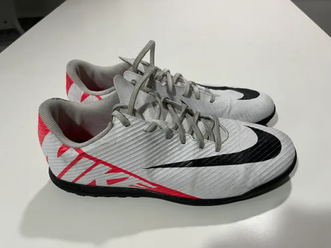 Chuteira Nike mercurial