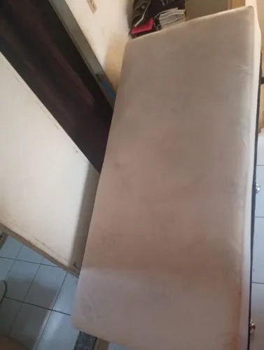 CAMA BOX DE SOLTEIRO, SEMI USADA, EM ÓTIMO ESTADO.