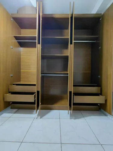 Guarda Roupa Grande de 6 portas Seminovo