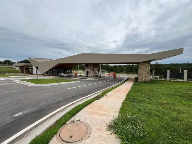 Lote de 347,41m2 no Vinhas Flamboyant
