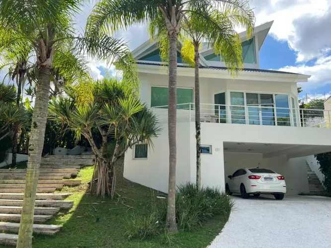 Bela casa para locação em condominio fechado em Alphaville,com 4 suite com 420 m.de constr
