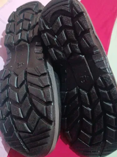 Bota bico de ferro