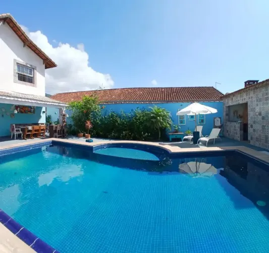 Casa maravilhosa a menos de 100 metros da praia com vista para o mar são quatro quartos ma