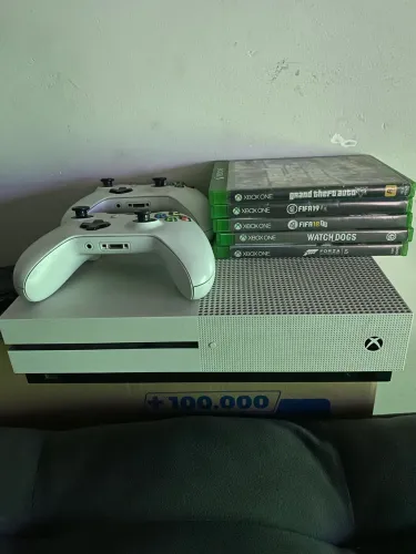 Xbox One S 512GB + 2 Controles + 5 Jogos Originais