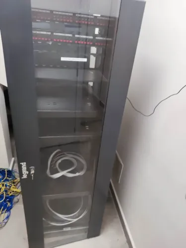 Rock Torre para Servidor TI de Piso com bandejas em Goiânia
