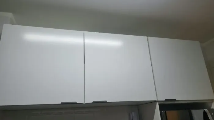 Armario aéreo branco com 3 portas