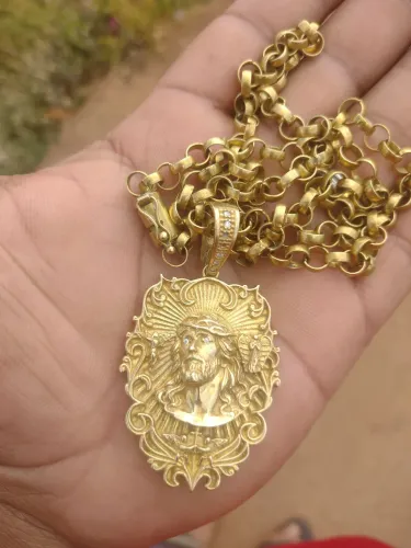 Cordão de moeda antiga pra ir hoje