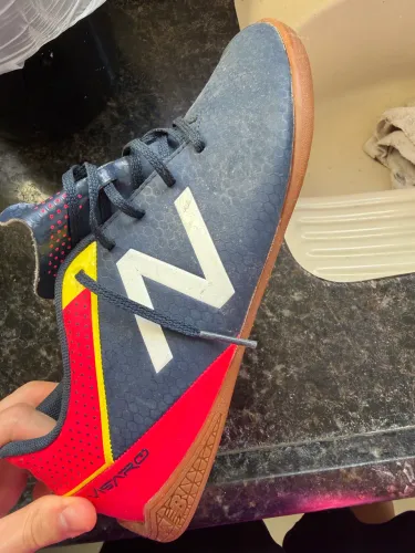 CHUTEIRA FUTSAL NEW BALANCE (TAMANHO 38)