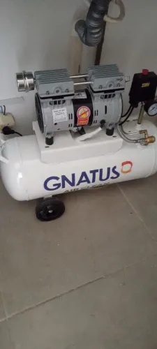 Compressor odontológico SEMINOVO capacidade: 28 litros