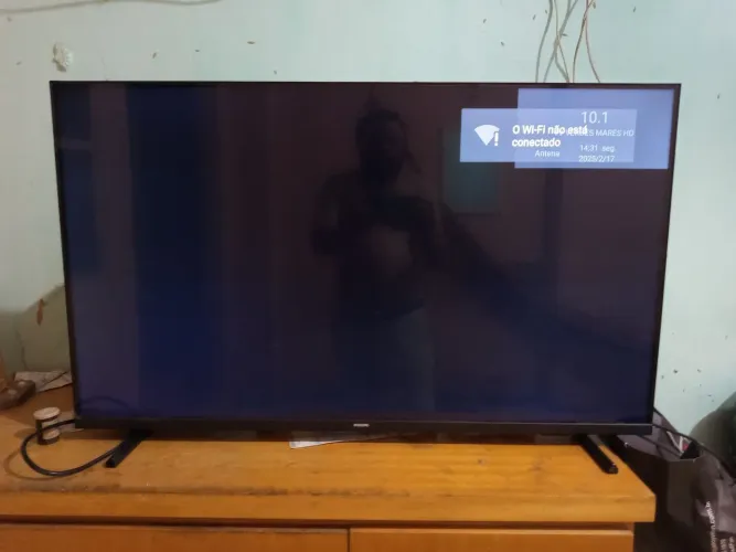 Vendo smart tv Philips 43" com defeito na tela (LISTRAS)